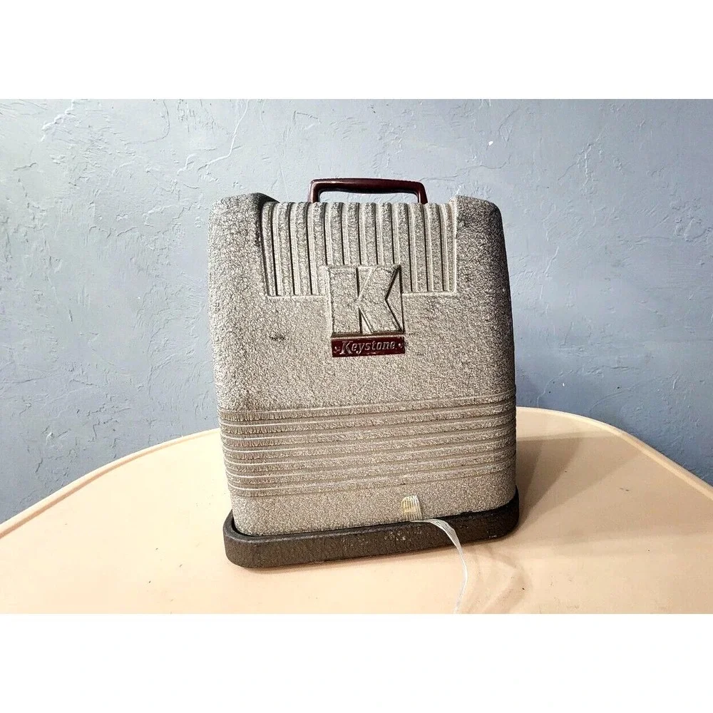 VINTAGE KEYSTONE 8MM FILM‎ PROJECTOR MODEL K-100 POWERS ON SEEMS TO WORK AS IS